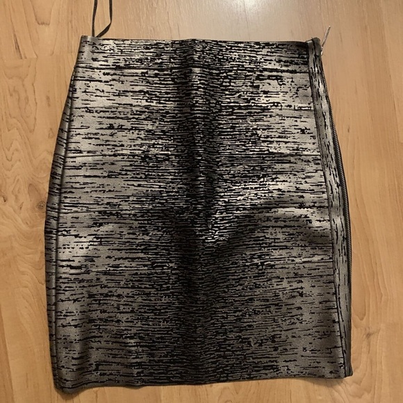 Michael Kors Black Silver Metallic Bandage Skirt sz 2 - Picture 2 of 8